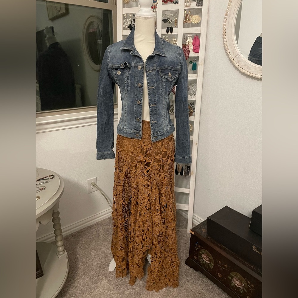 NWOT Boston proper lined lace skirt